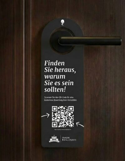 Tüanhänger Design für Immobilienmakler, Rückseite mit dem QR Code